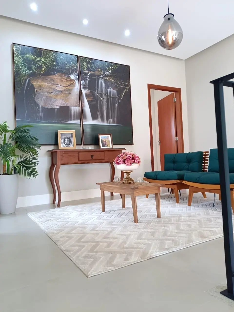 Sala íntima mobiliada no pavimento superior