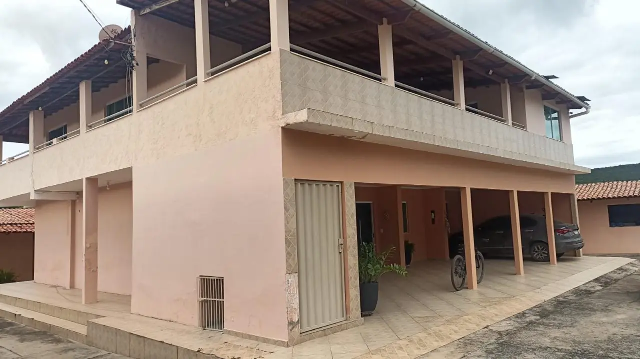 Fachada da casa principal do Sítio das Pedras