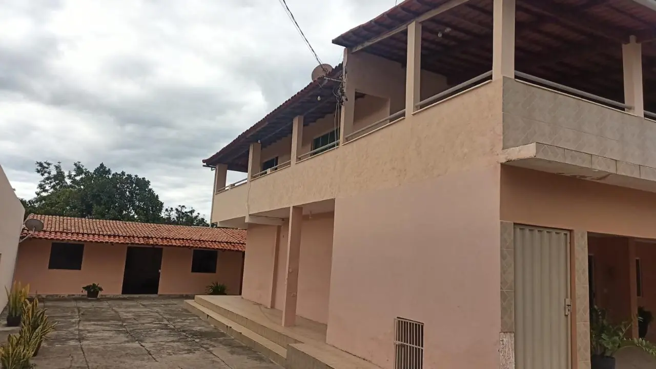 Casa principal e residência anexa